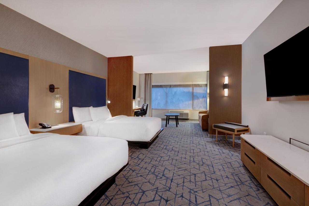 Fairfield By Marriott Inn & Suites Minneapolis Downtown Exterior photo