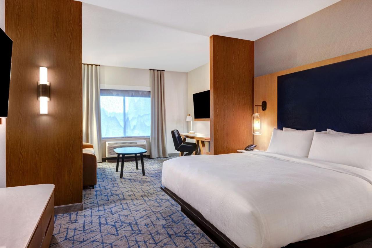 Fairfield By Marriott Inn & Suites Minneapolis Downtown Exterior photo
